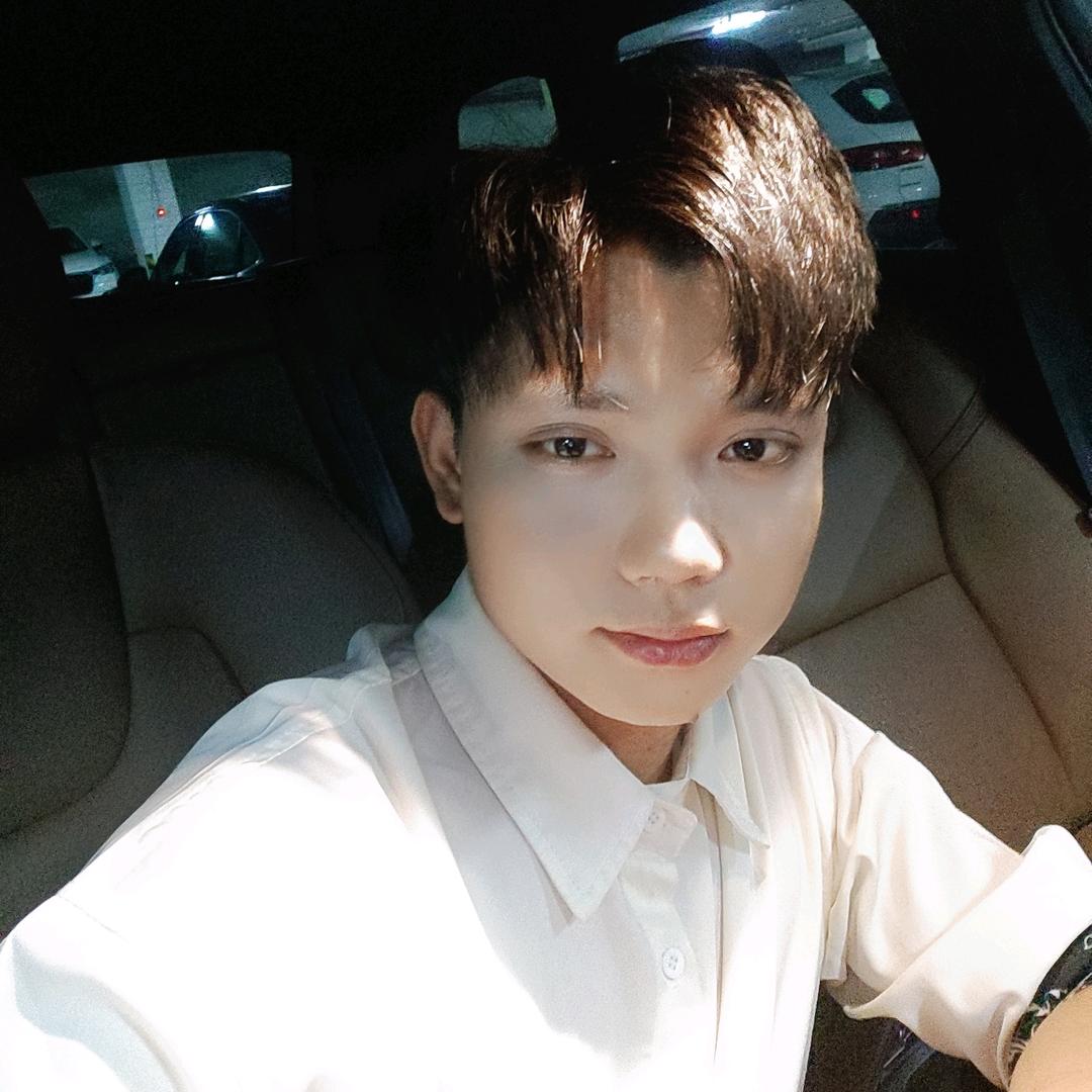 小伟在长沙做销售