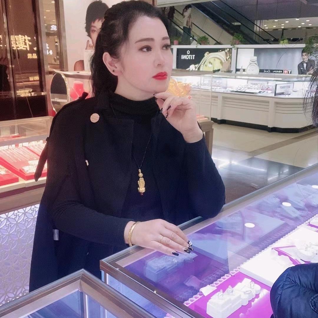 坐在坟头调戏鬼w