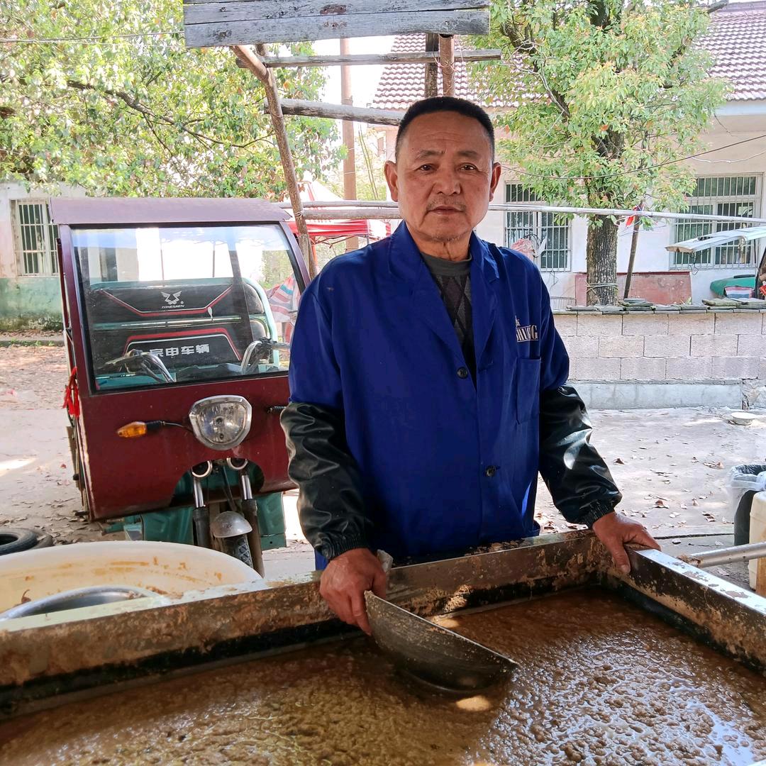 溪口刘三五养猪