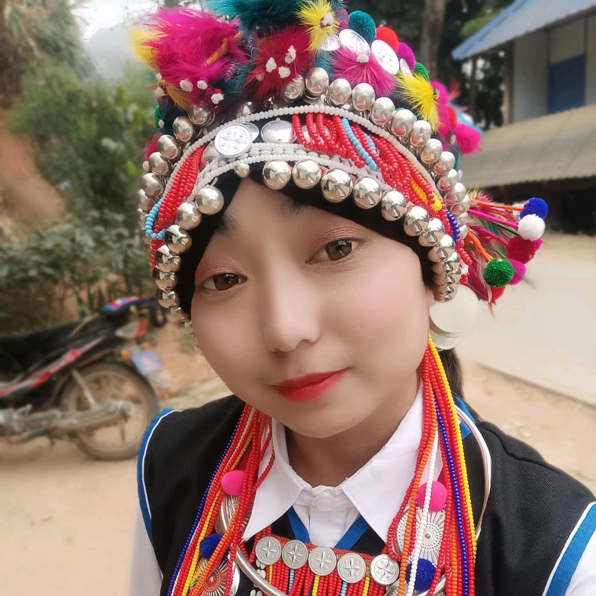 爱笑 的女孩Uqmiq《小矮妹》