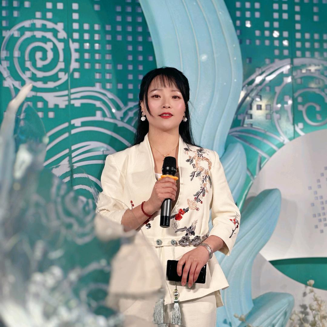 苗苗二人转演员