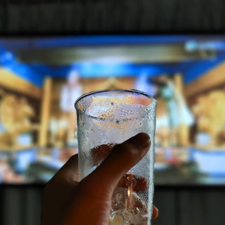 阿揸来杯酒