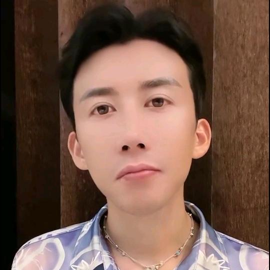 墨晨夏不惧风浪(ง •̀_•́)ง加油