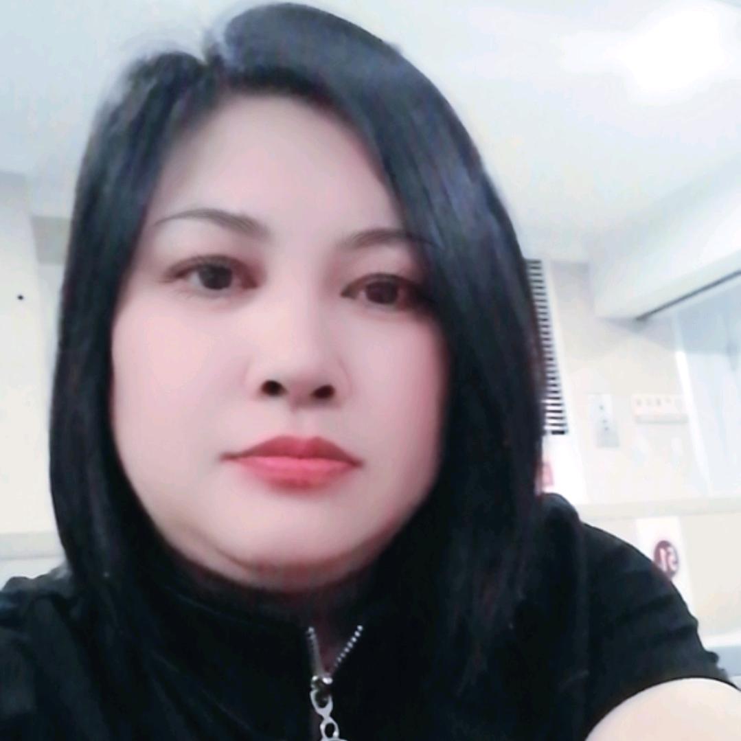 在家带孙子的奶奶