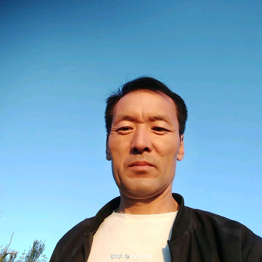 雄鹰展翅