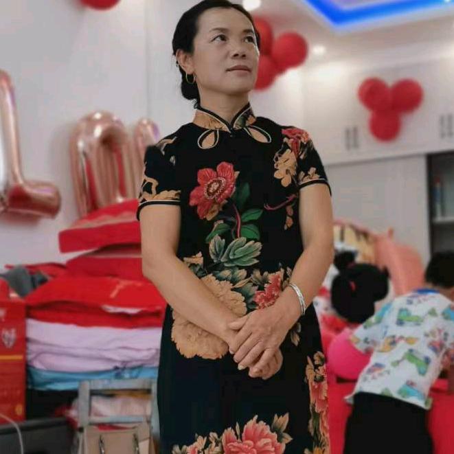 专业养🐷，种植蜂糖李🌳周