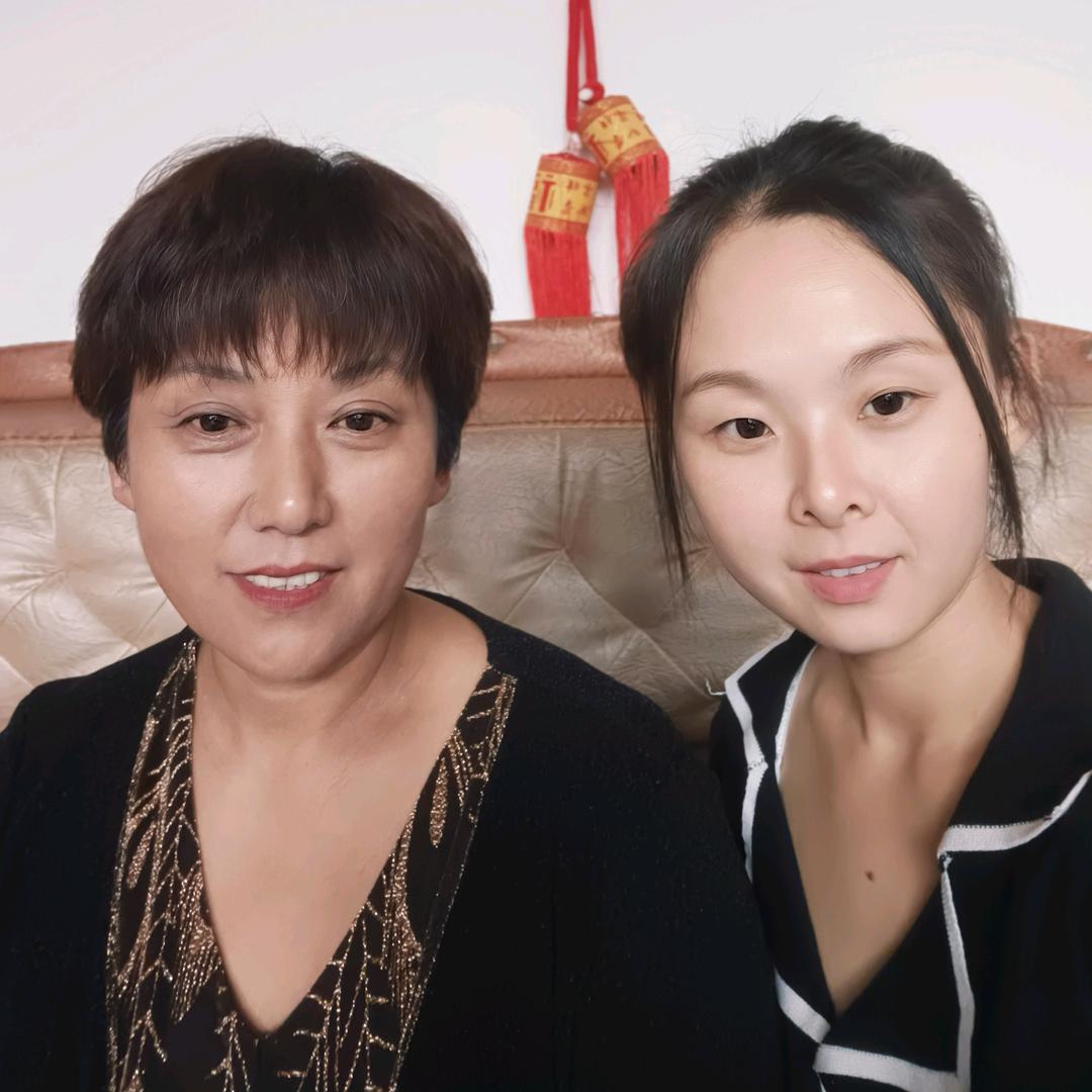 芳姐婆媳（佐佑一家人）