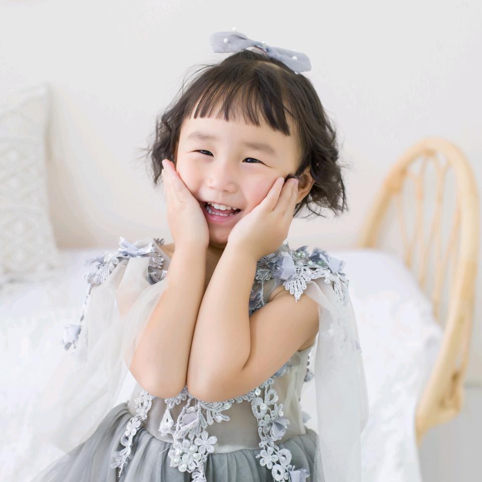 Boenw 、梨涡浅笑