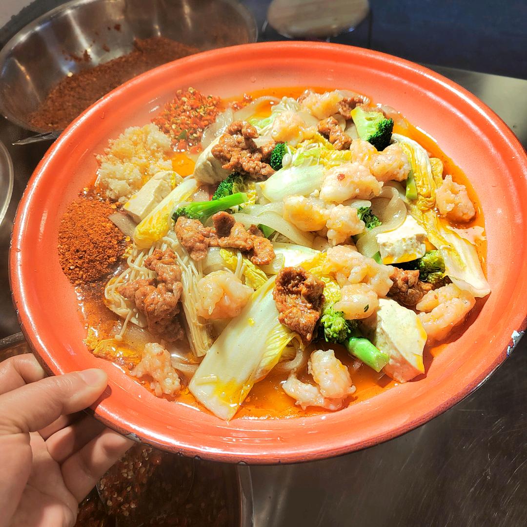 老巷里秤盘麻辣烫