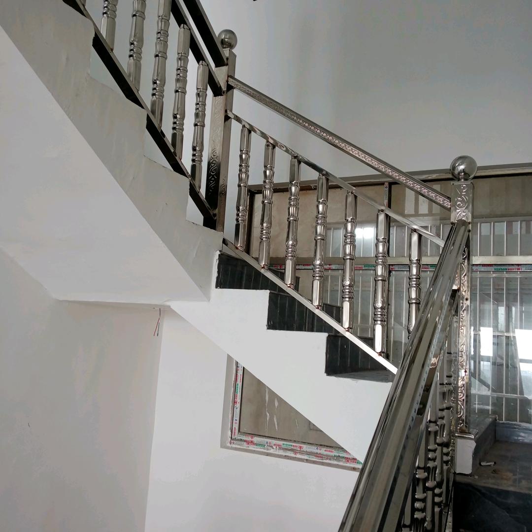 专业不锈钢锌钢楼梯护栏加工