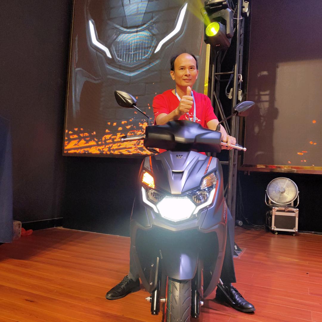 信宜池洞新强摩托车行-陈强