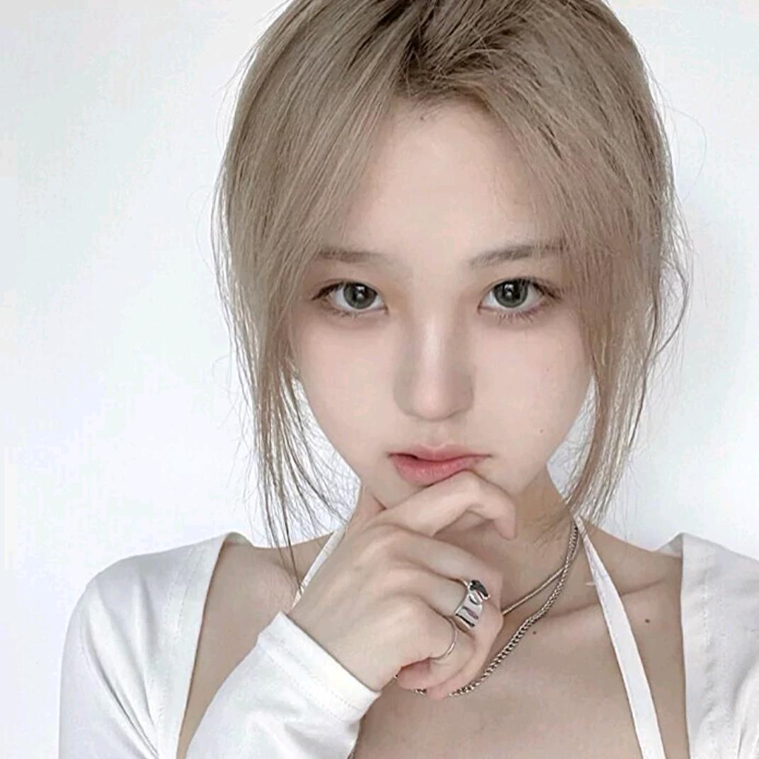 小青.