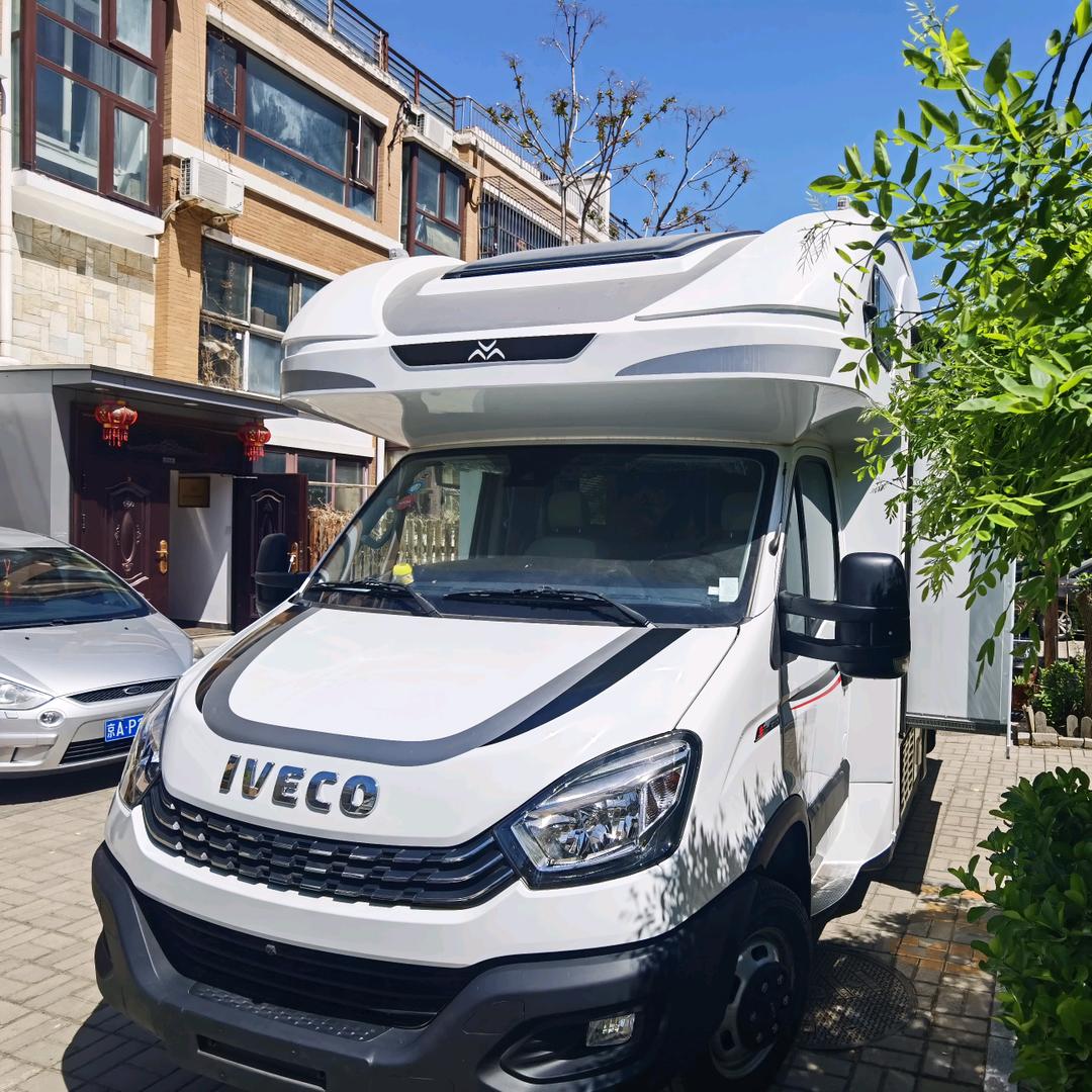 英姿飒爽房车商务车