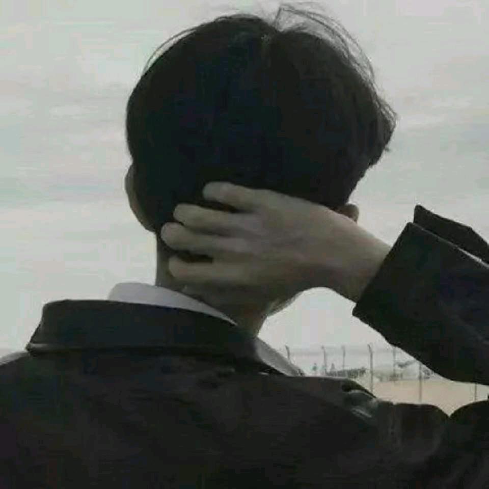 清纯男大　　　╰╮