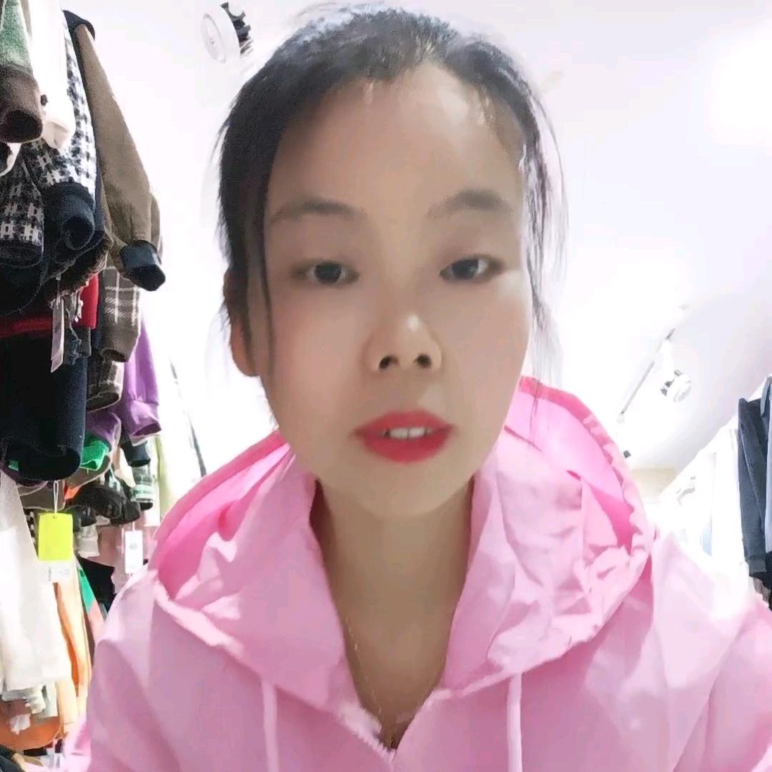 小子睿服饰商业城第一家衣店