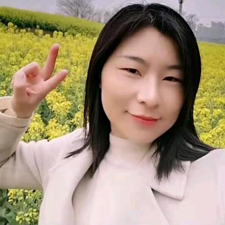 静静 呀 （18:18开播）
