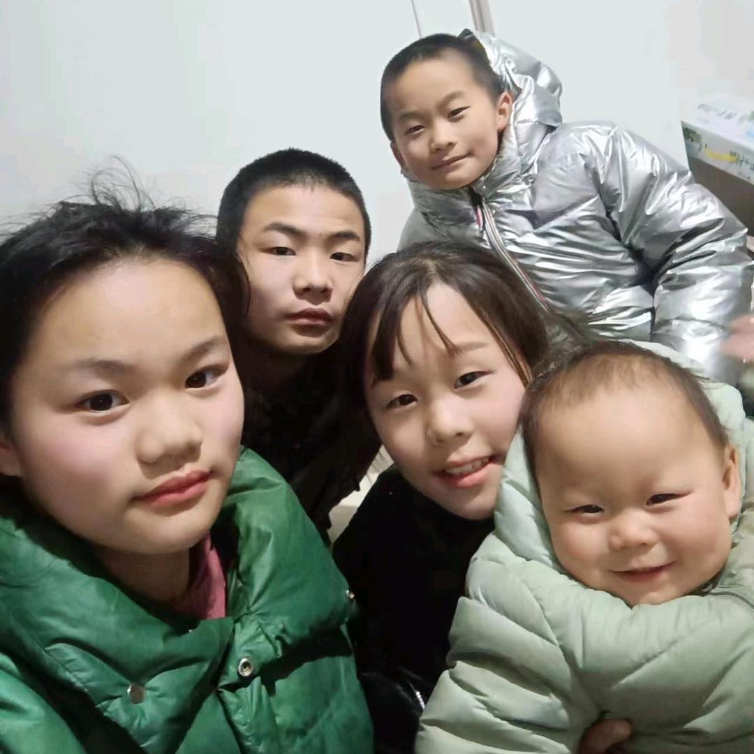 六个孩子的爸爸要加油