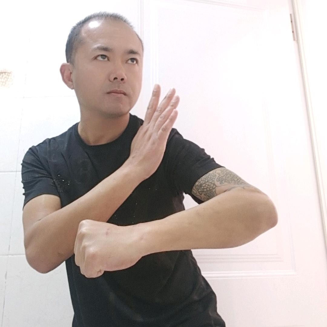 军哥