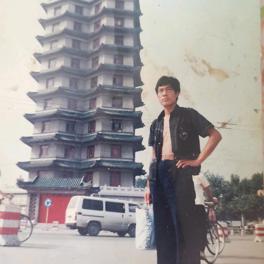 雄鹰建筑工程队！