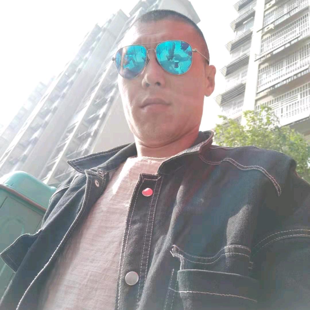 开卡车的🚚，阿杜