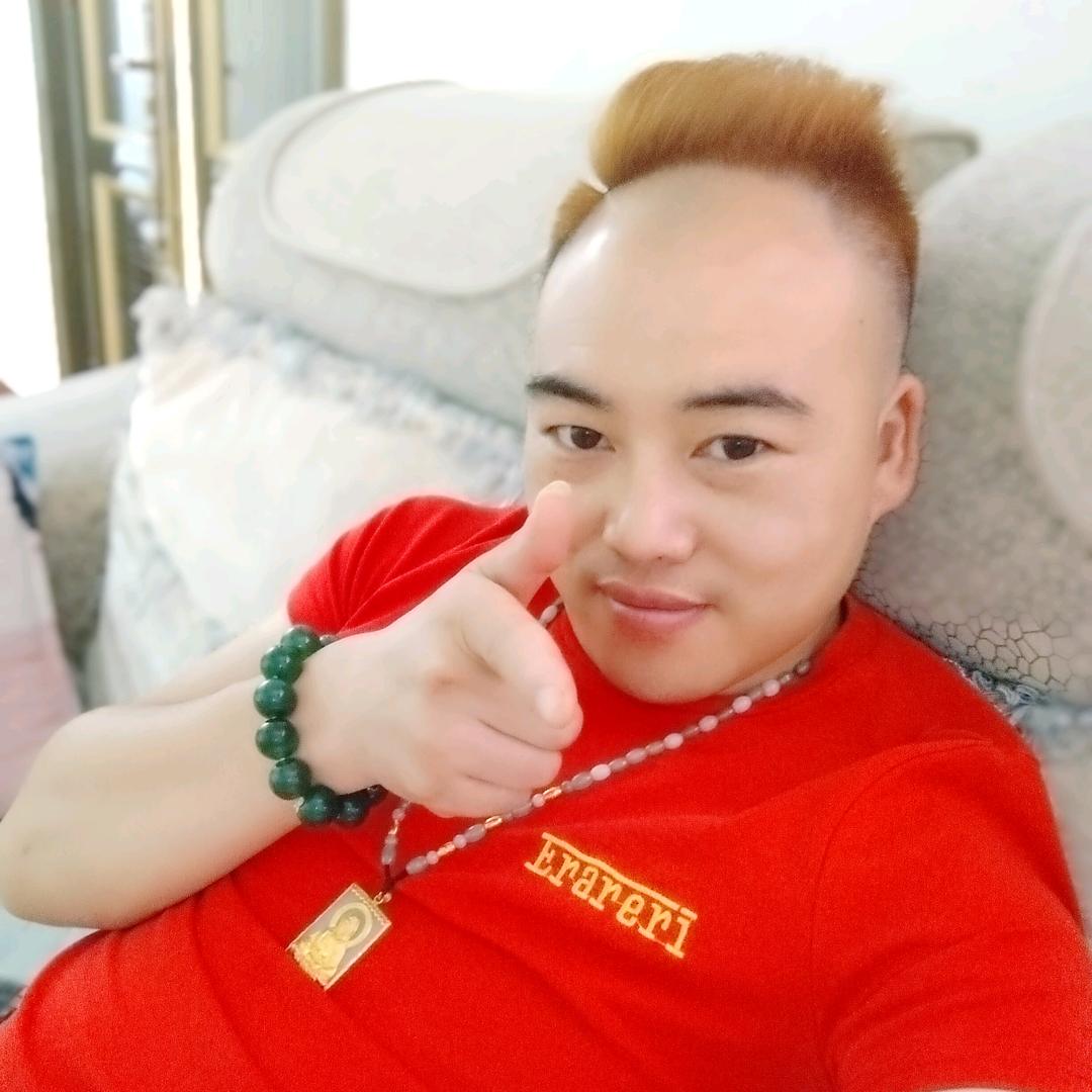 威武霸气阿波哥