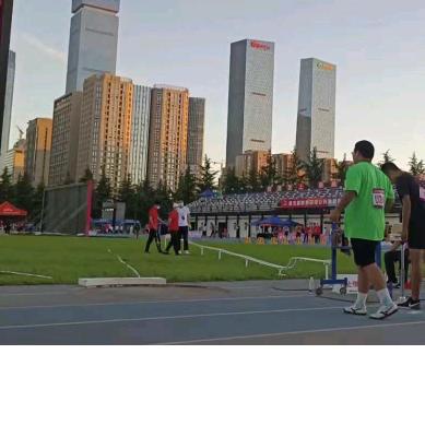 铅球大王子😎😎(杨家兴）