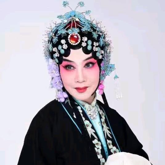 雪压青松身不弯