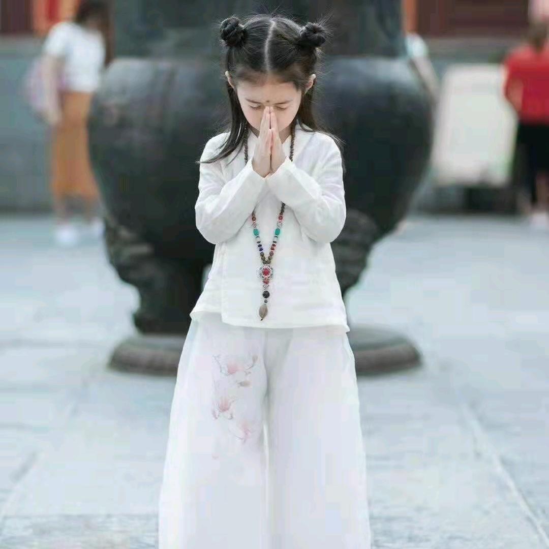 摆摊的何大宝