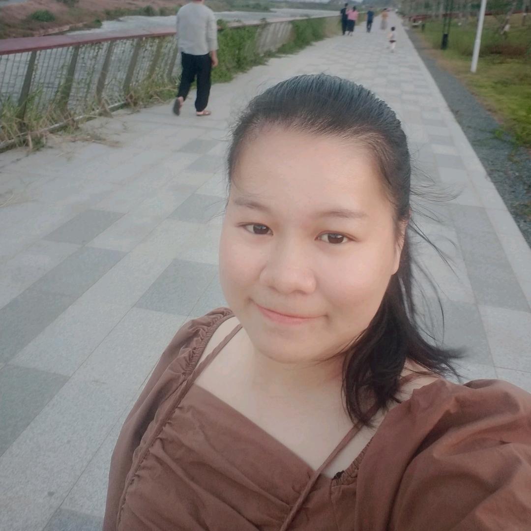 秋随风飘逸
