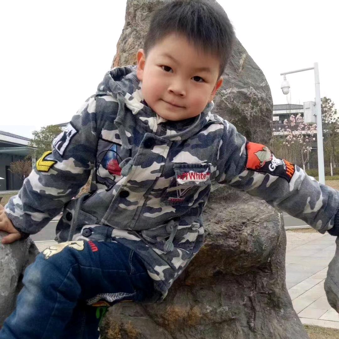 睛空万李赵圣杰妈妈