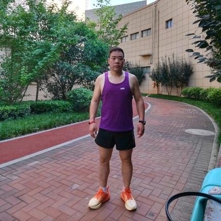 鹏鹏愛跑步