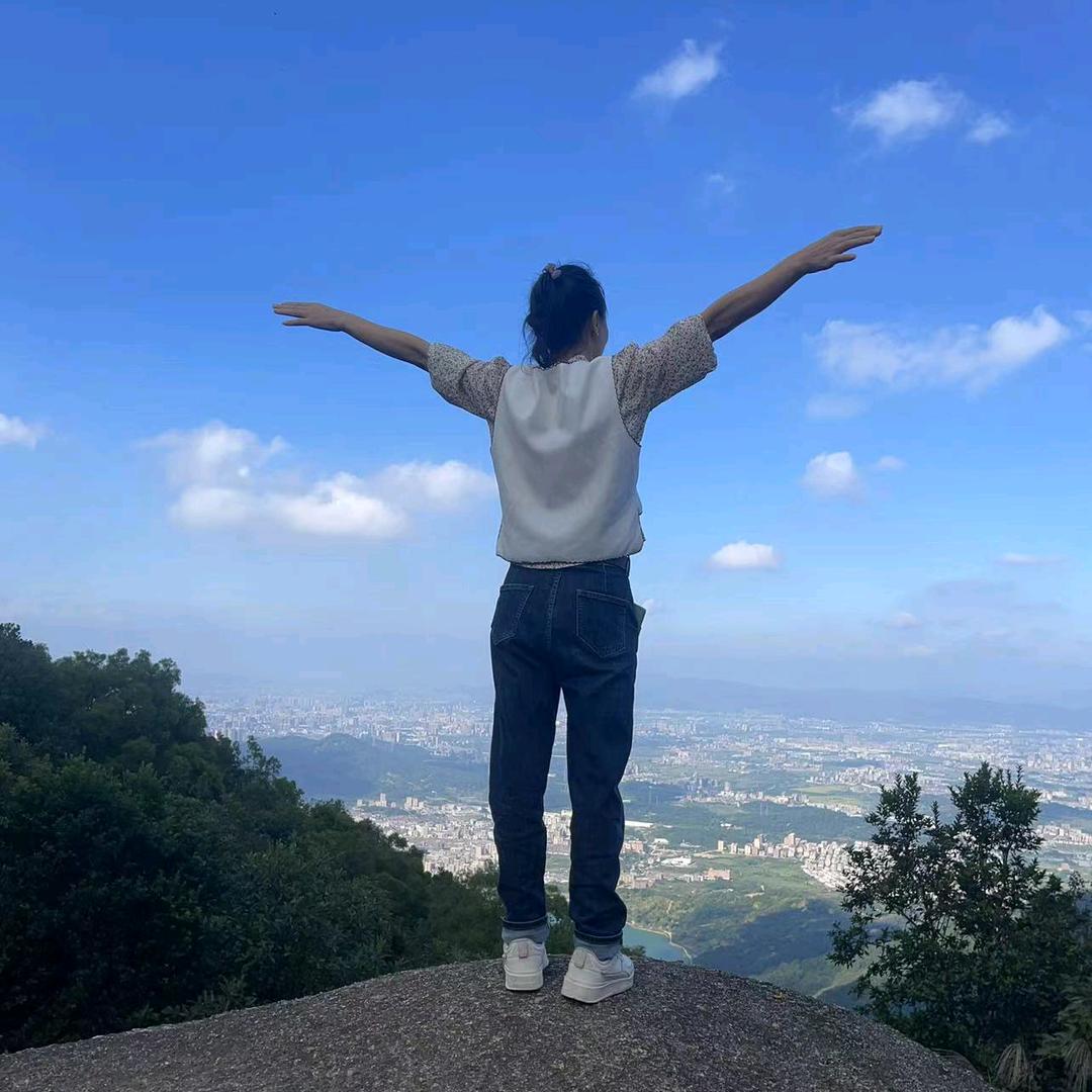 颖晨《常年招平车》