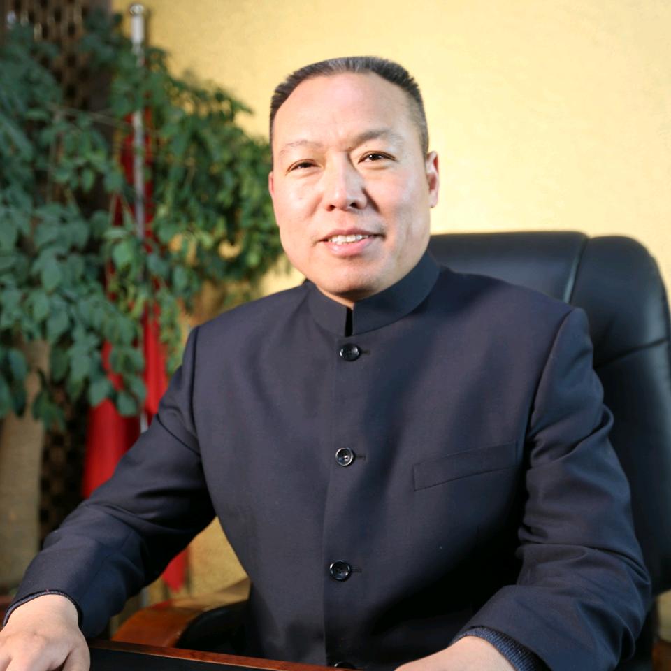 姚花春酒业董事长罗群忠