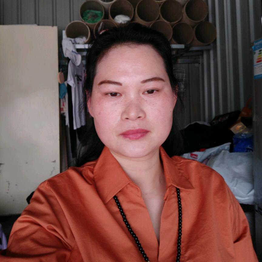 枫叶红林