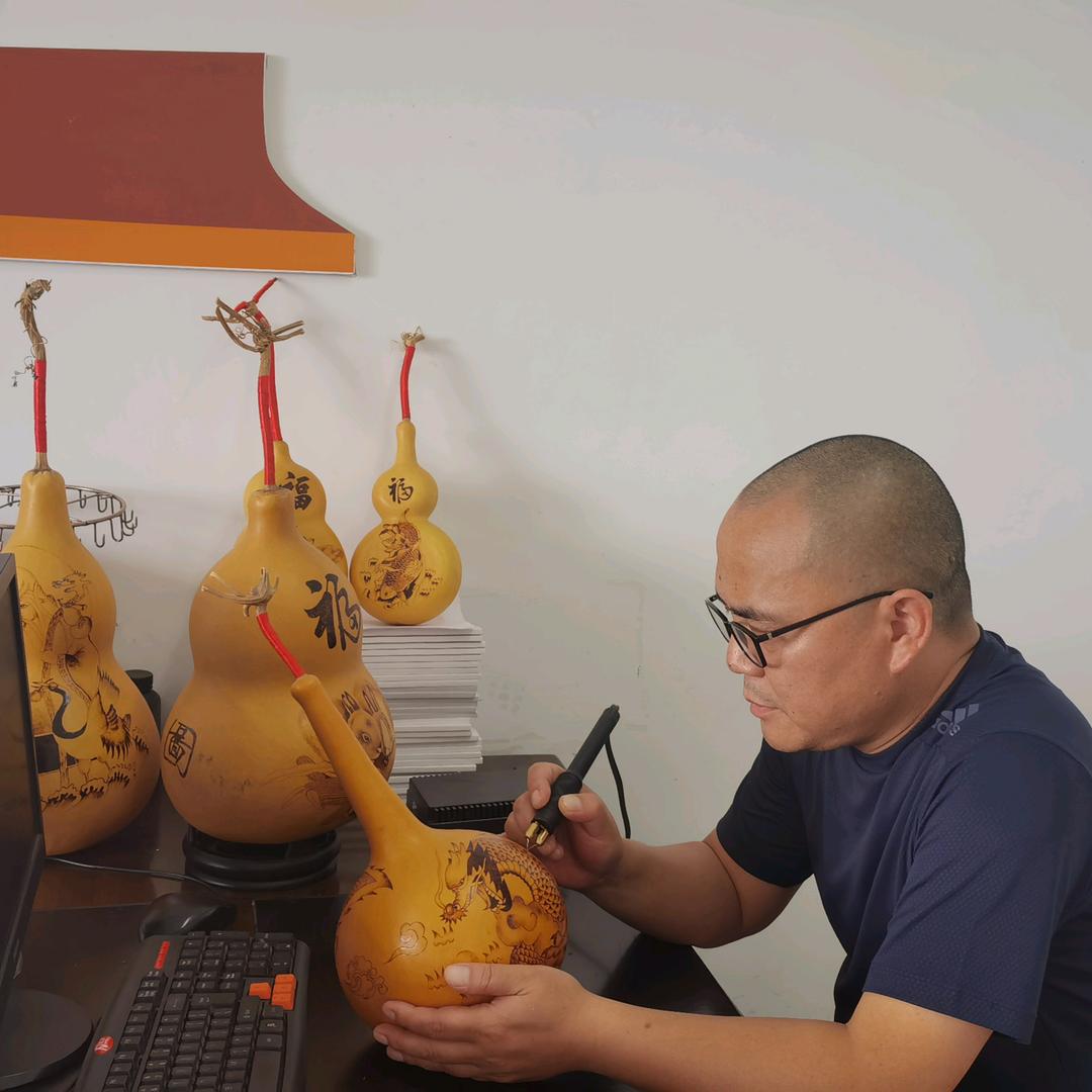 胡治新葫芦烙画