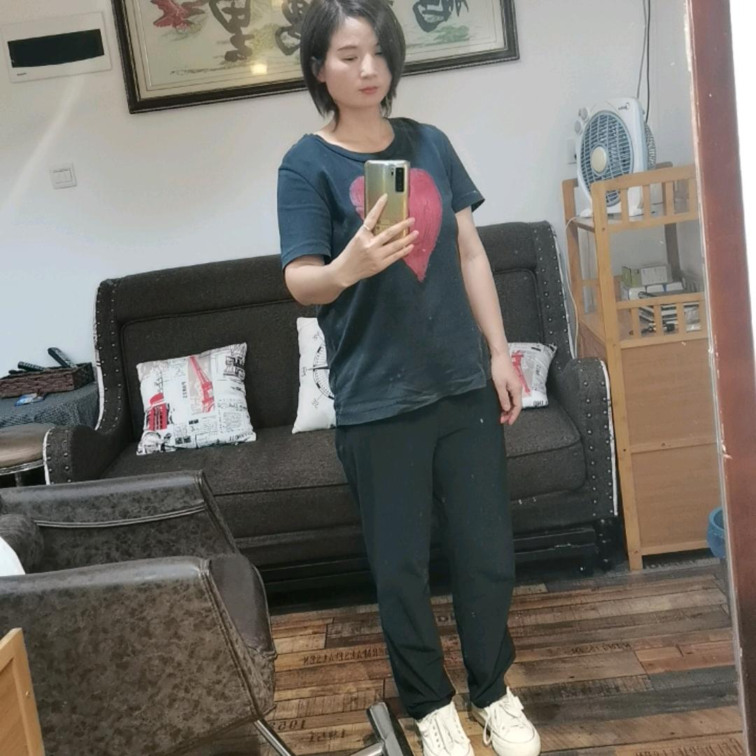 曼@