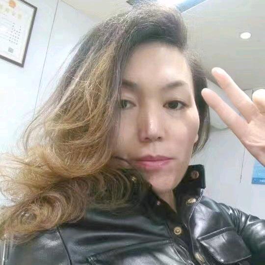 发型烫染设计王荣