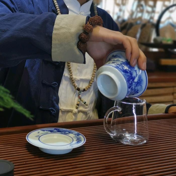 李公子喫茶