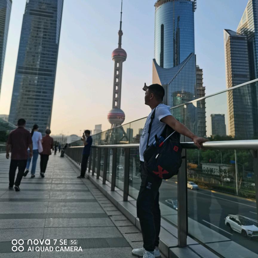 ╭(╯贵Eε🐭在沪漂泊🐭╰)╮