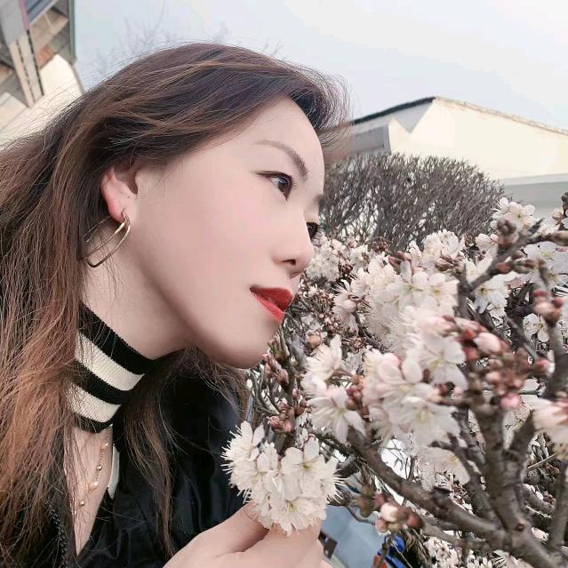 红木小姐姐（龐晓璐）