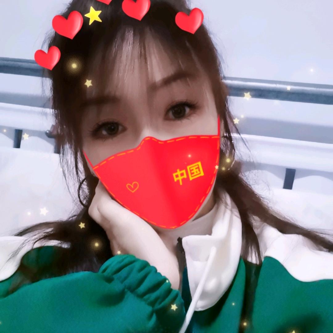 嘴角上扬35°