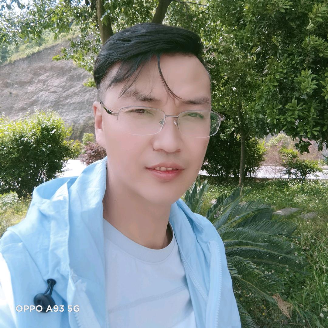 收生姜小哥（免费安装太阳能光伏雨棚）