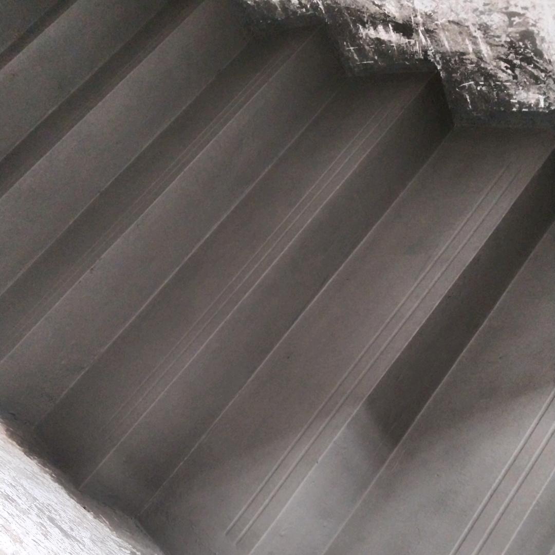 专业，粉楼梯踏步小郑