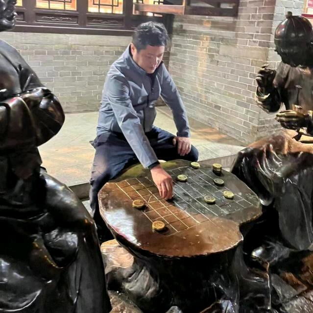 尹斌—龙湖路百货大楼一楼家电