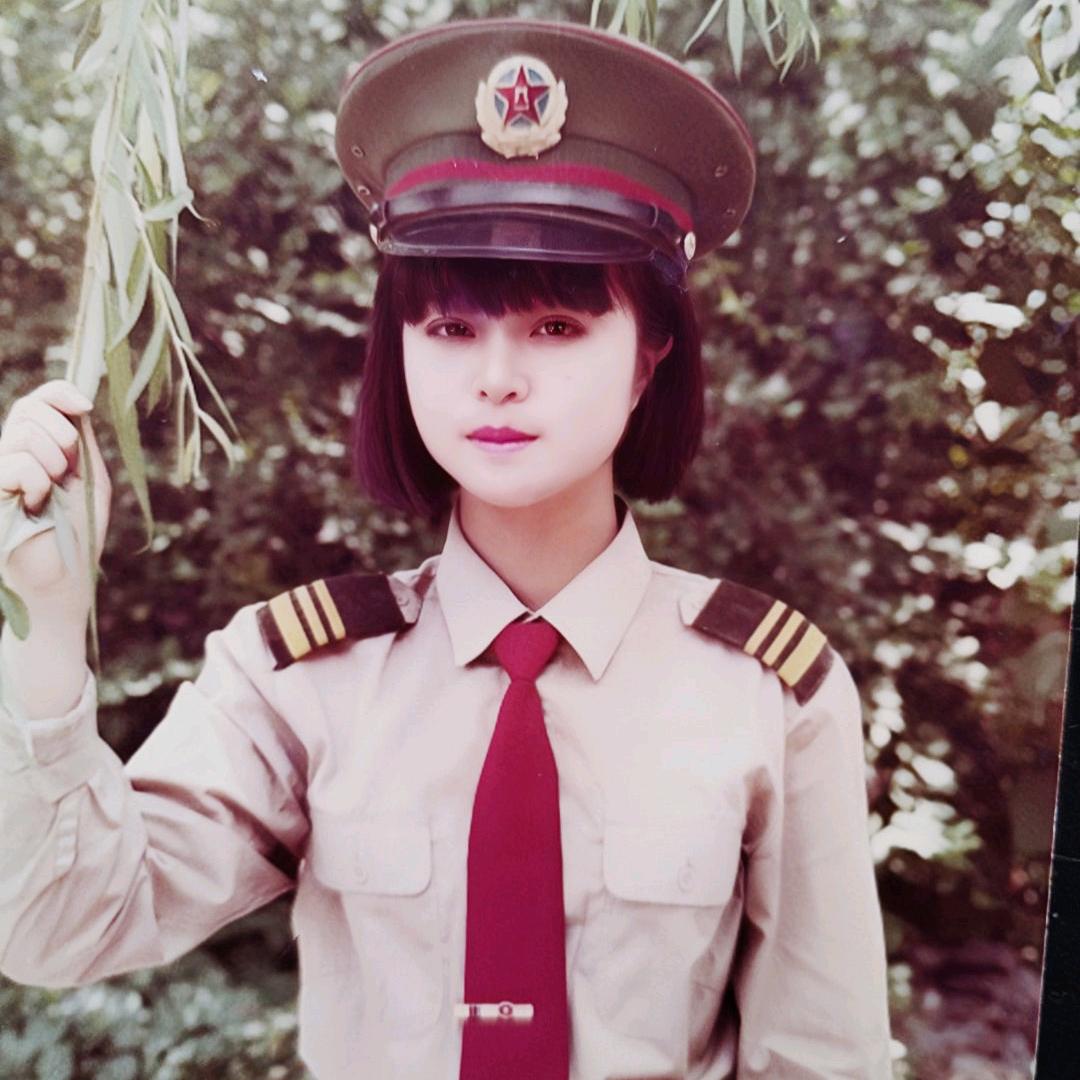怀念战友（退伍女兵）