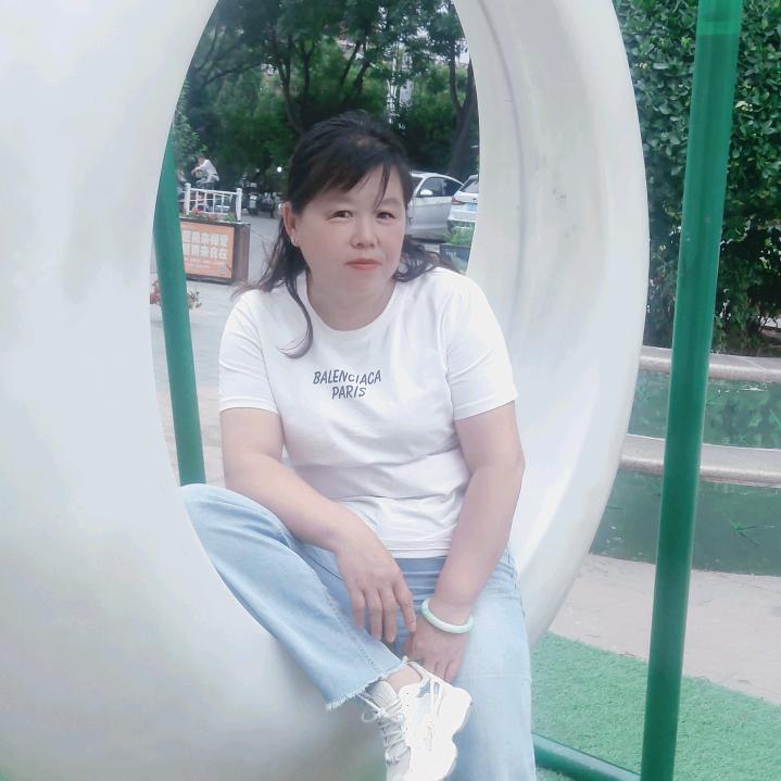 月儿弯弯8414