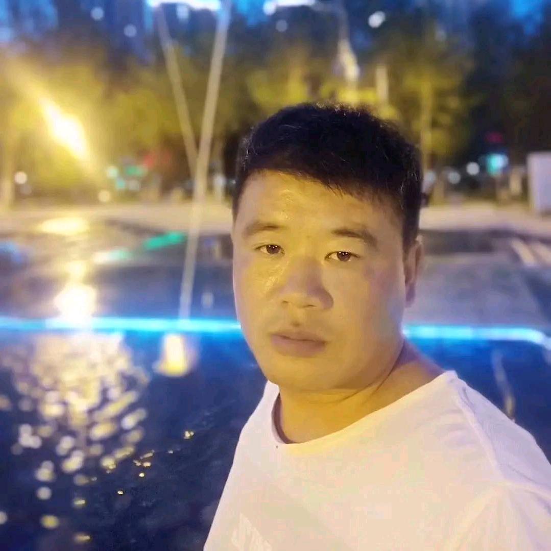 建哥，从零开始河南人在新疆常年接送工人