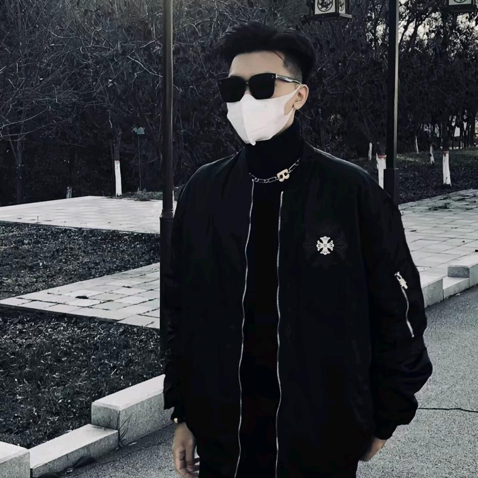 @晨.