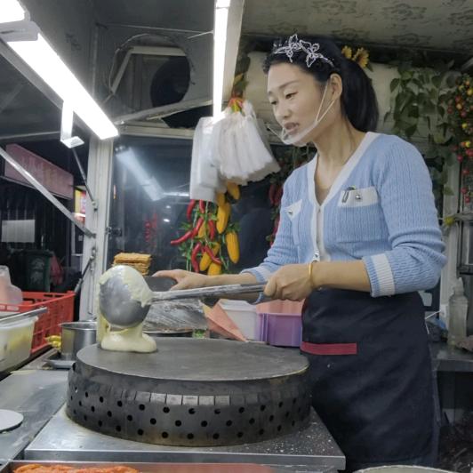 艺轩煎饼老板娘