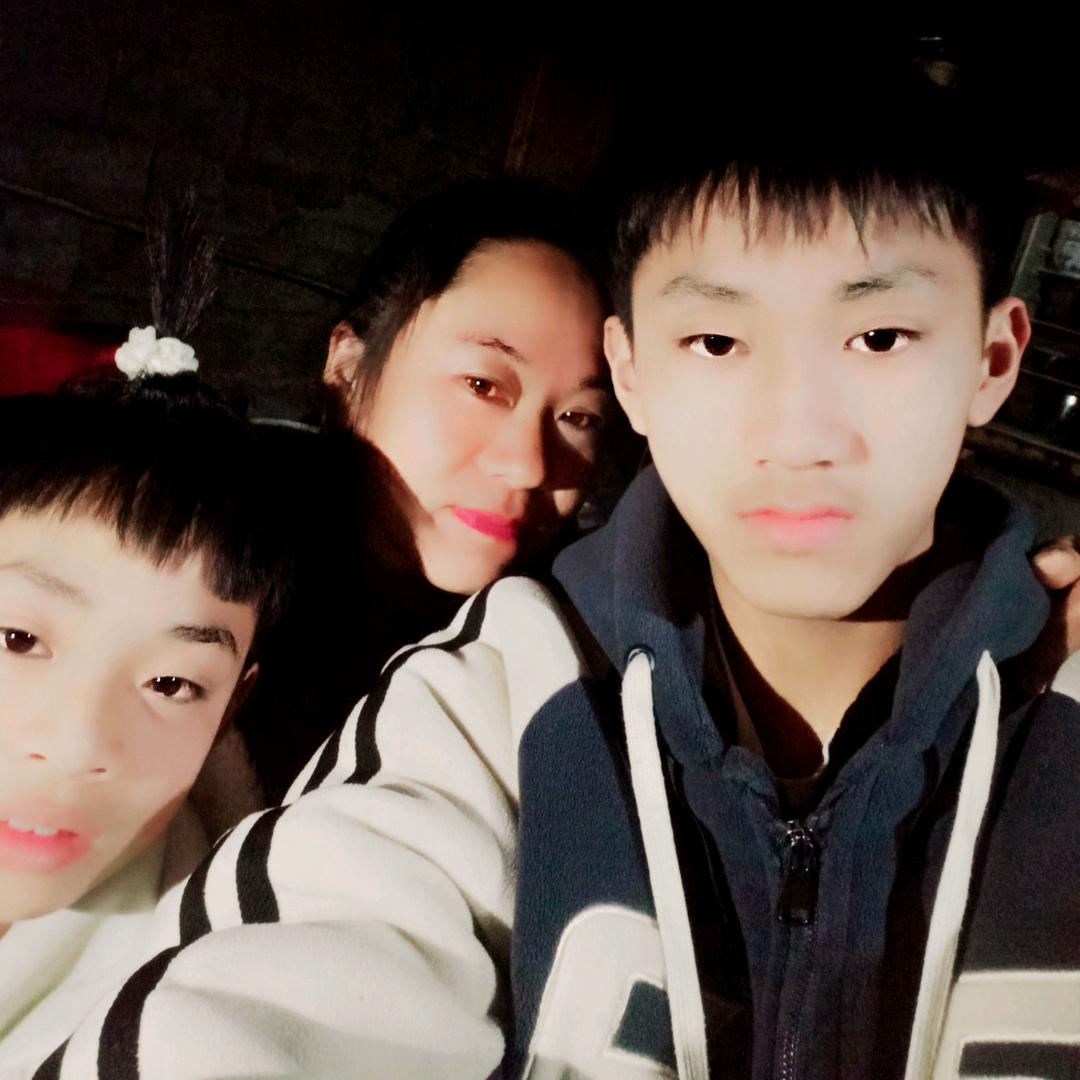 人的一生不容易 ，每天都要过开心